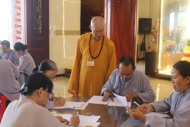 Có 240 Phật tử trên địa bàn trở về chùa Quan Âm tham dự Hội thi giáo lý Phật tử cấp quận huyện do Ban Trị sự GHPGVN Q.8 tổ chức - Ảnh: Hoàng Phương