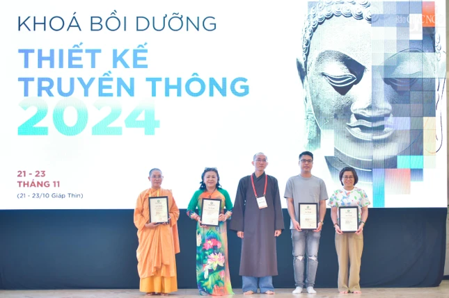 Tri ân các tập thể...