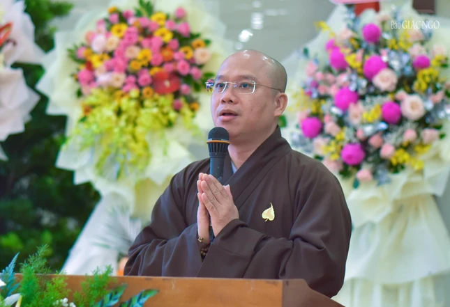 Đại đức Thích Trí Đức thông qua quyết định của Ban Thường trực Ban Trị sự GHPGVN TP.HCM tặng Bằng tuyên dương công đức đến 1 tập thể và Bằng công đức đến 5 cá nhân đóng góp tích cực cho sự thành công của khóa học