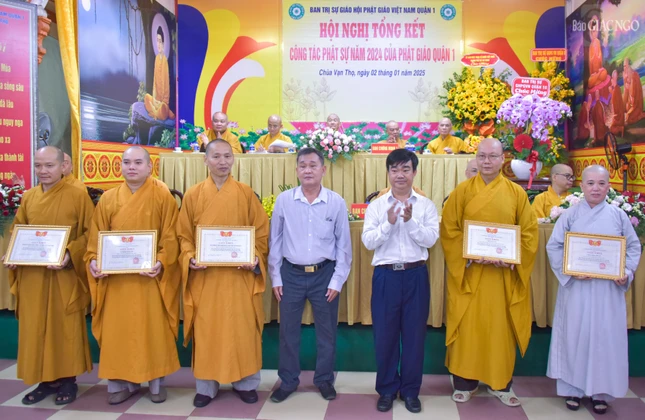 Ủy ban MTTQVN Q.1 tặng Bằng khen