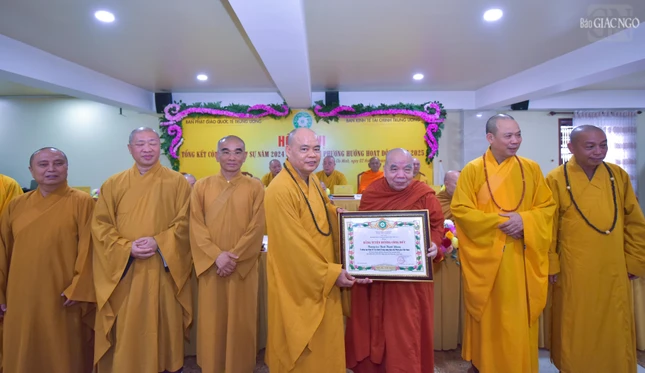 Ban Kinh tế - Tài chính T.Ư nhận Bằng tuyên dương công đức của Hội đồng Trị sự