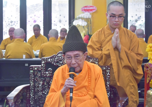 Trưởng lão Hòa thượng Thích Đức Nghiệp chứng minh buổi lễ chính thức