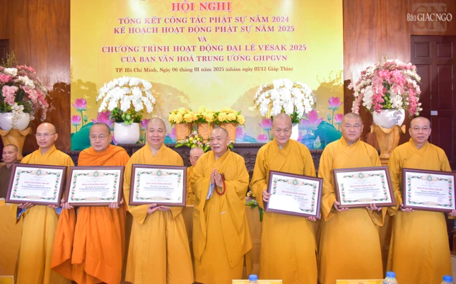 Ghi nhận những đóng góp của các thành viên Ban Văn hóa T.Ư