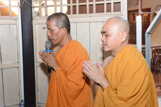 Đại đức Thích Minh Phú đại diện môn đồ pháp quyến cảm tạ