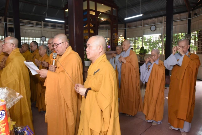 Thành kính cầu nguyện Giác linh Trưởng lão Hòa thượng Giác Trang