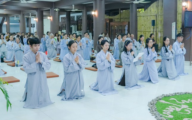 Phật tử dâng lời cảm tạ