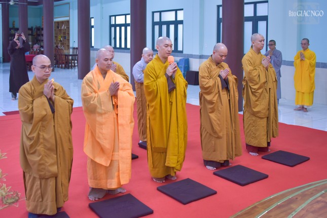 Thượng toạ Thích Hoằng Ninh dâng lời tác bạch chúc Tết đến chư vị Hòa thượng Chứng minh Ban Trị sự Phật giáo Q.7 Thượng toạ Thích Hoằng Ninh dâng lời tác bạch chúc Tết đến chư vị Hòa thượng Chứng minh Ban Trị sự Phật giáo Q.7