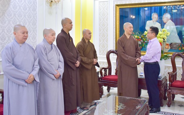 Ông Phạm Minh Tuấn, Phó Chủ tịch UBMTTQVN TP.HCM cám ơn đoàn Ban Trị sự Phật giáo Q.7 thăm, chúc Tết Ông Phạm Minh Tuấn, Phó Chủ tịch UBMTTQVN TP.HCM cám ơn đoàn Ban Trị sự Phật giáo Q.7 thăm, chúc Tết