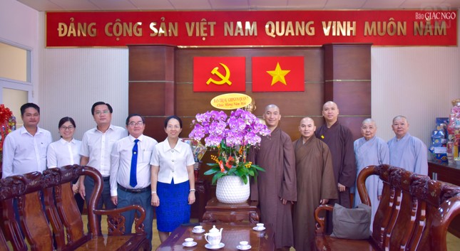 Chúc Tết lãnh đạo Quận ủy - UBND - UBMTTQVN Q.7 Chúc Tết lãnh đạo Quận ủy - UBND - UBMTTQVN Q.7