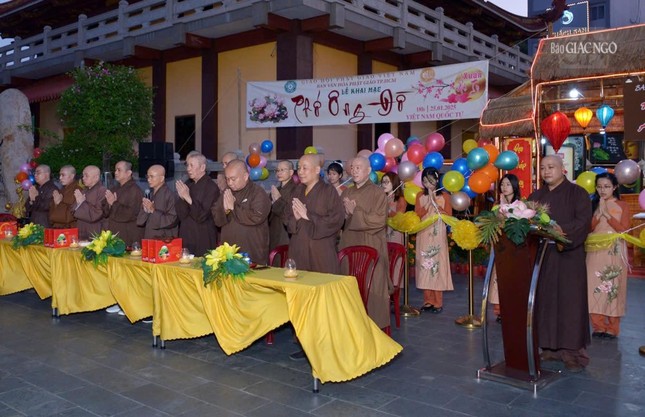 Chư tôn đức tham dự lễ khai mạc Phố ông đồ Xuân Ất Tỵ - 2025