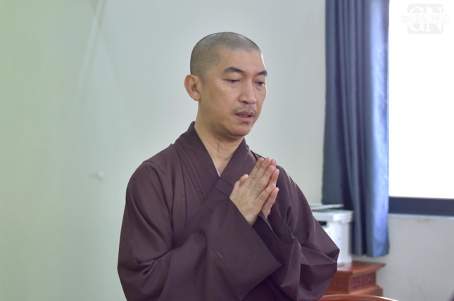 Thượng tọa Thích Hoằng Ninh phát biểu