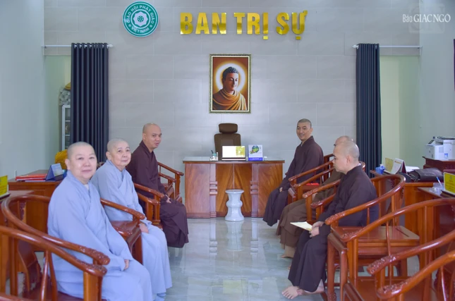 Quang cảnh buổi họp