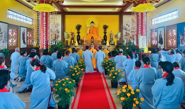 Đạo tràng tu Bát quan trai chùa Quang Minh là một trong 7 đạo tràng có số lượng lớn Phật tử tham gia sinh hoạt trên địa bàn Q.7