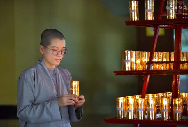 "Tâm bình thế giới bình - Tâm an vạn sự an"