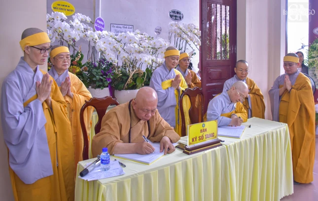 Ký sổ tang lưu niệm chia buồn cùng môn đồ pháp quyến