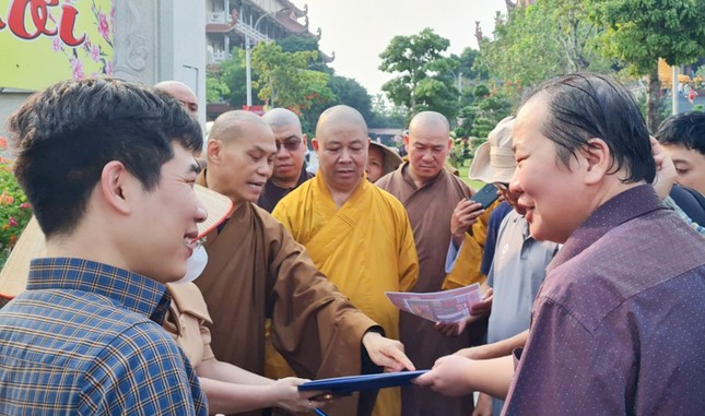 Các thành viên Ban Văn hóa T.Ư thảo luận kế hoạch