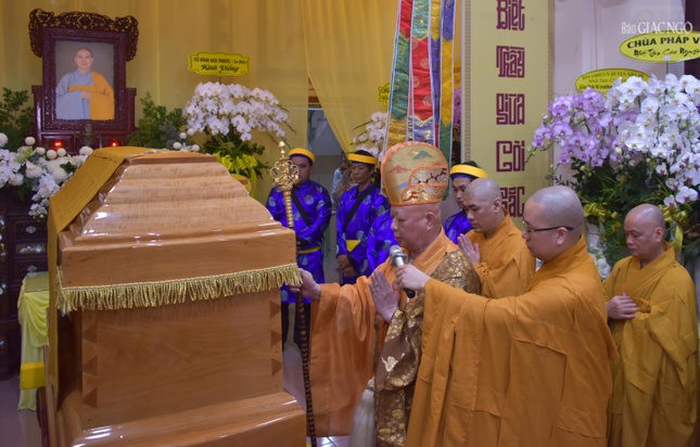 Hòa thượng Thích Lệ Trang cử hành nghi lễ phất trần, cung tuyên pháp ngữ