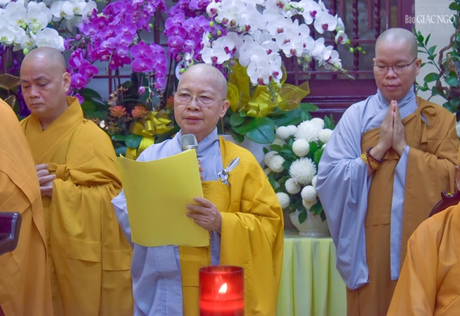 Ni trưởng Thích nữ Như Thảo đọc điếu văn tưởng niệm