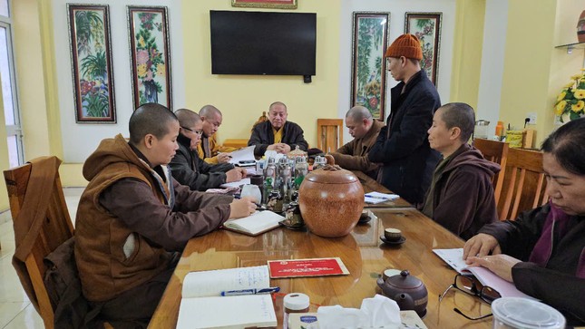 Chư tôn đức phát biểu đóng góp ý kiến Chư tôn đức phát biểu đóng góp ý kiến