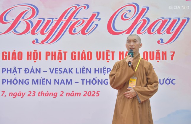 Thượng tọa Thích Hoằng Ninh phát biểu khai mạc