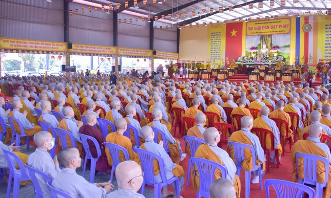 Toàn cảnh buổi lễ bế mạc Đại giới đàn Đạt pháp