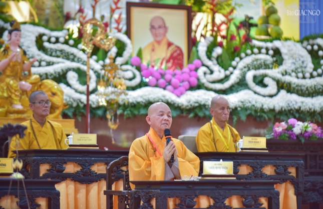 Hòa thượng Thích Minh Thiện sách tấn các giới tử