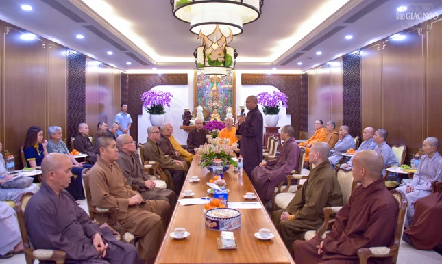 Quang cảnh buổi họp