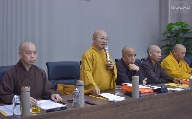 Thượng tọa Thích Nhật Từ báo cáo công tác tổ chức