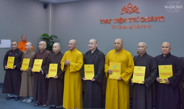 Ban Lễ tân thuộc Ủy ban Tổ chức Đại lễ Vesak Liên Hiệp Quốc 2025 nhận quyết định ra mắt