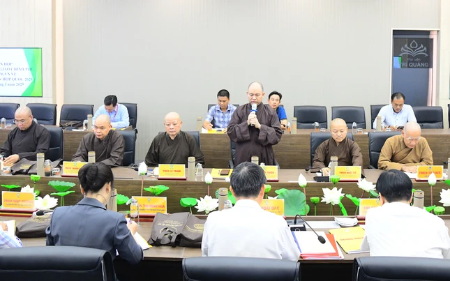 Thượng tọa Thích Đức Thiện cùng chư tôn đức lãnh đạo GHPGVN, Ủy ban Tổ chức Đại lễ Vesak Liên Hiệp Quốc 2025 làm việc cùng đoàn Ban Tôn giáo Chính phủ