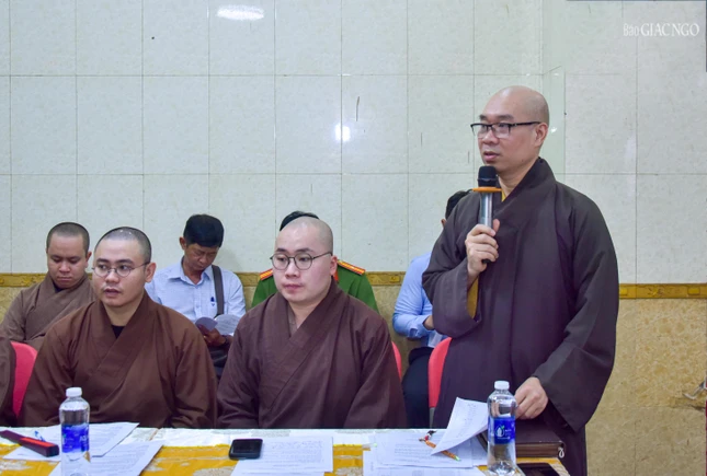 Thượng tọa Thích Giác Nghiêm, Phó ban kiêm Chánh Thư ký phát biểu tại buổi họp Thượng tọa Thích Giác Nghiêm, Phó ban kiêm Chánh Thư ký phát biểu tại buổi họp