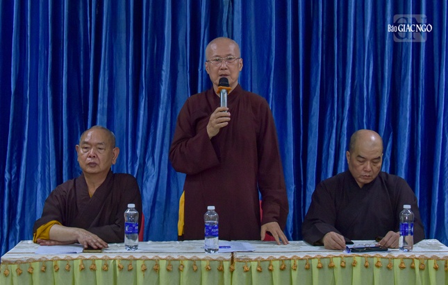 Hòa thượng Thích Chơn Không phát biểu chỉ đạo tạo tại buổi họp