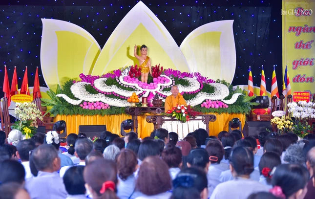 Ban Trị sự GHPGVN Q.7 tổ chức thuyết giảng Phật pháp trong dịp Đại lễ Phật đản cho các Phật tử tham dự