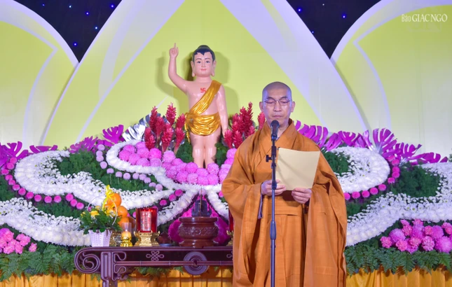 Thượng toạ Thích Hoằng Ninh đọc Diễn văn Phật đản Phật lịch 2568 của Trưởng lão Hòa thượng Chủ tịch Hội đồng Trị sự