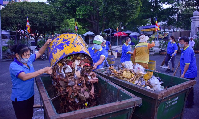 Tập kết rác đã dọn dẹp về nơi quy định Tập kết rác đã dọn dẹp về nơi quy định