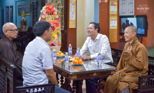 Thượng tọa Thích Minh Quang đón tiếp đoàn Ủy ban MTTQVN TP.HCM