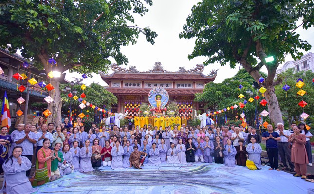 Cùng nhau lưu giữ lại những kỷ niệm đẹp trong ngày Phật đản