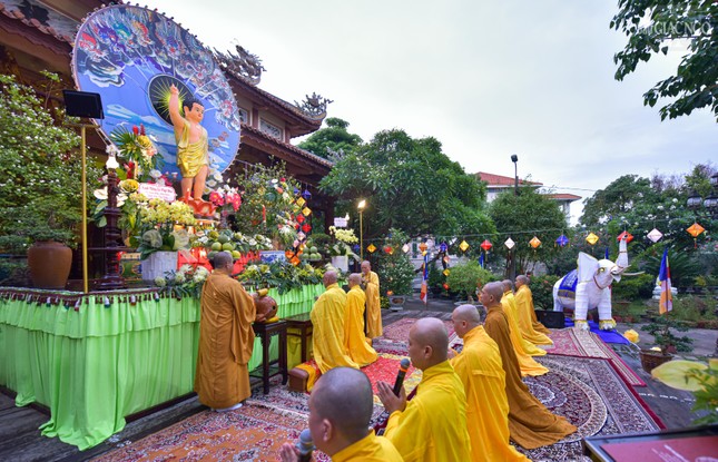 Nghi lễ Khánh đản theo nghi thức thiền môn