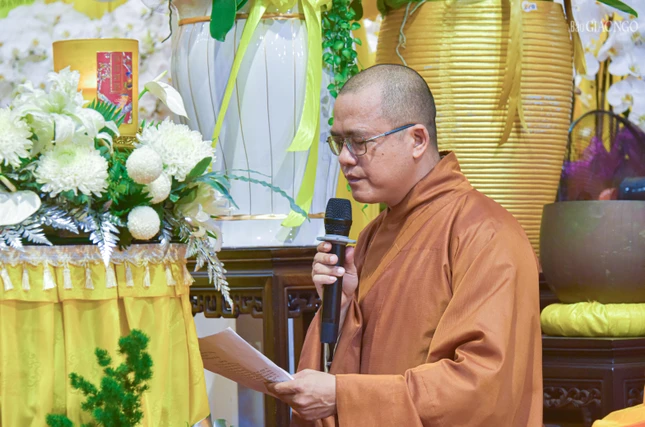 Thượng tọa Thích Đức Thông cung tuyên tiểu sử Hòa thượng Thích Thiện Nghĩa