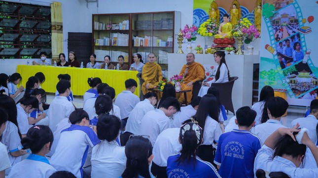 Đại đức Giác Minh Tường chia sẻ ý nghĩa của chương trình