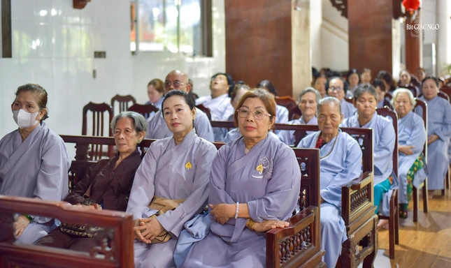 Phật tử tham dự buổi nói chuyện Phật tử tham dự buổi nói chuyện