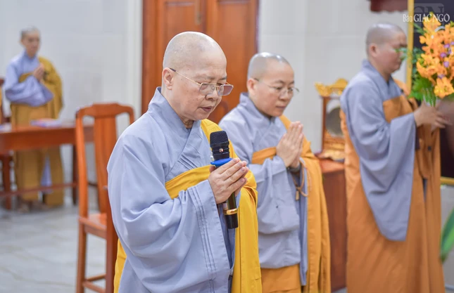 Ni trưởng Thích nữ Như Thảo dâng lời cảm tạ