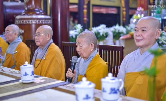 Ni trưởng Thích nữ Như Quang tri ân Phân ban Ni giới Phật giáo TP.HCM đến thăm hạ trường tổ đình Sùng Đức