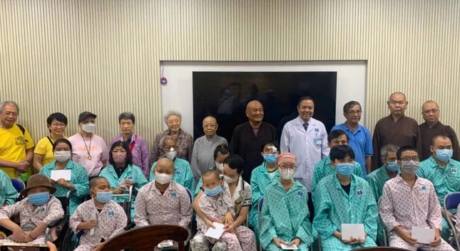 Hỗ trợ viện phí cho các bệnh nhân ung thư