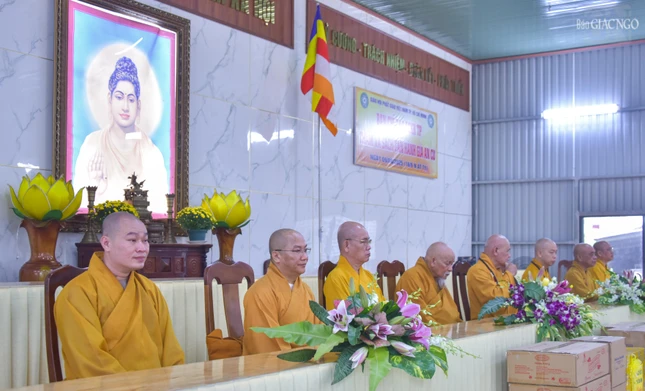 Chư tôn đức Ban Trị sự GHPGVN TP.HCM thăm trường hạ chùa Pháp Thành (X.Củ Chi)