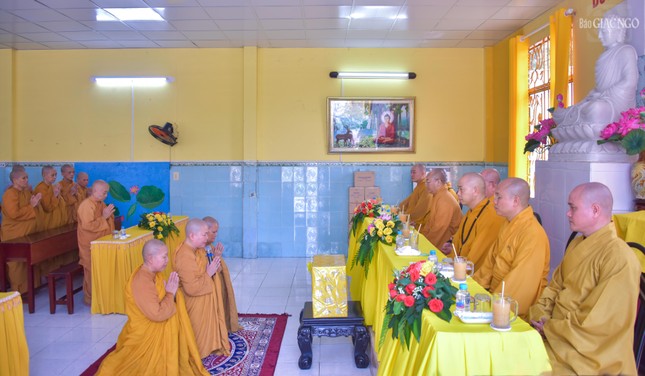 Ban Thư ký trường hạ tịnh xá Ngọc Điểm báo cáo quá trình tu học của các hành giả tu học trong 3 tháng an cư