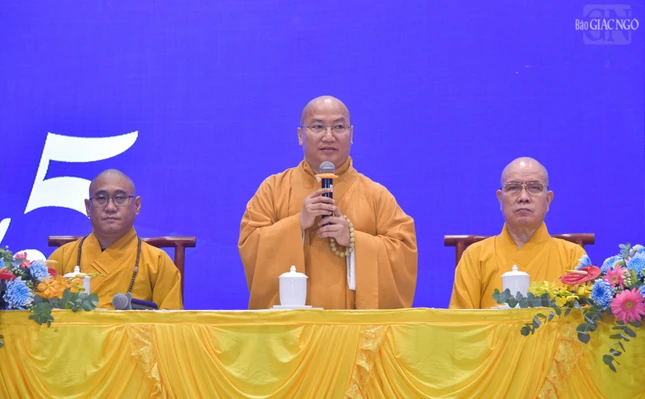 Thượng tọa Thích Phước Tiến, Ủy viên Ban Trị sự, Phó Thường trực Ban Giáo dục Phật giáo GHPGVN TP.HCM sách tấn các hành giả