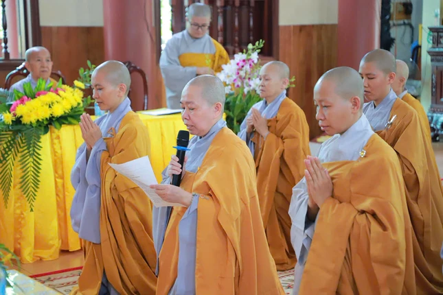 Ban Thư ký trường hạ chùa Từ Hạnh báo cáo nội dung tu học trong 3 tháng an cư của các hành giả