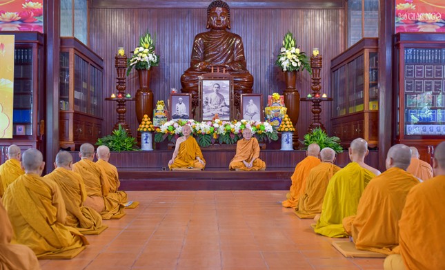 Chư tôn giáo phẩm tham dự