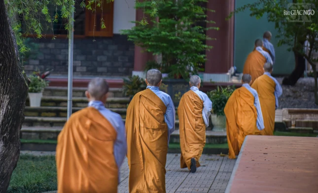 … Hãy sống cho hăng say Cuộc đời rồi em sẽ thấy Những an vui tuyệt vời Đến với ta trong từng giây